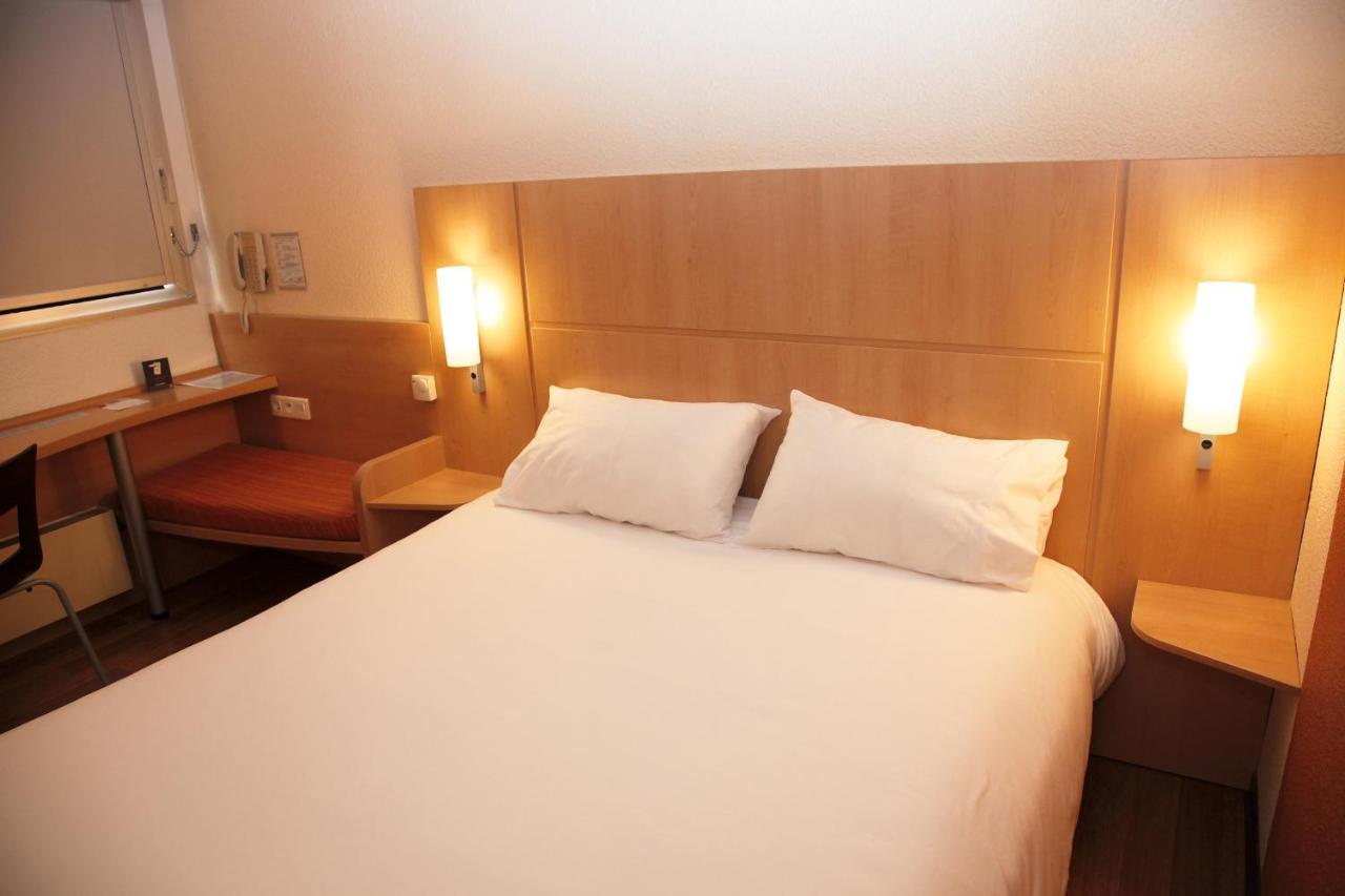 Hotel Ibis Les Etangs Des Moines Fourmies Zewnętrze zdjęcie
