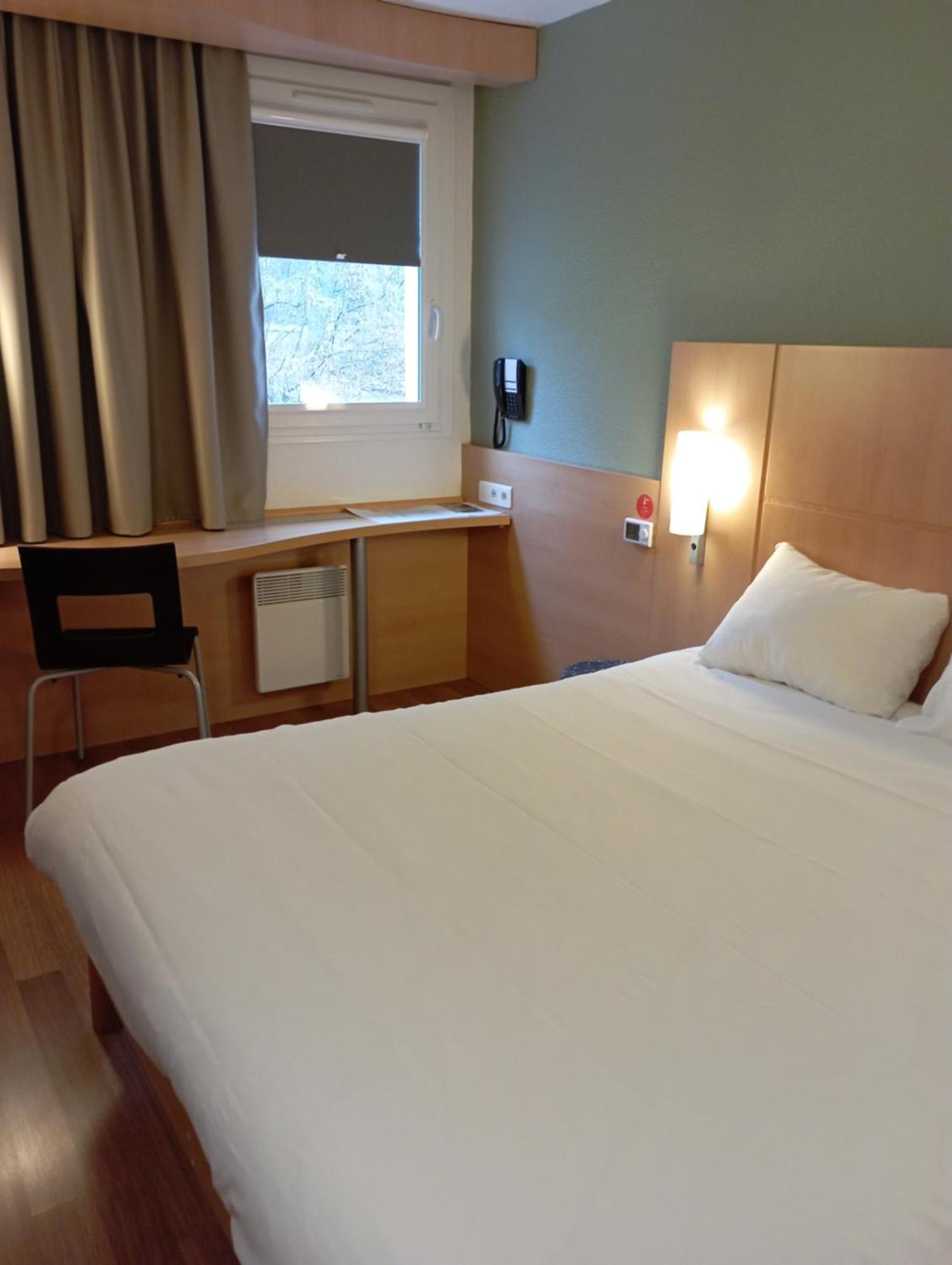 Hotel Ibis Les Etangs Des Moines Fourmies Zewnętrze zdjęcie
