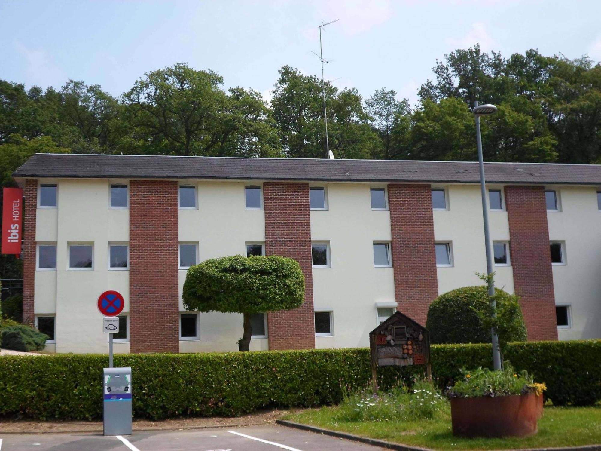 Hotel Ibis Les Etangs Des Moines Fourmies Zewnętrze zdjęcie