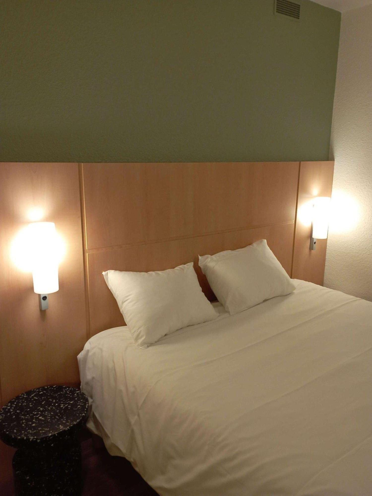 Hotel Ibis Les Etangs Des Moines Fourmies Zewnętrze zdjęcie