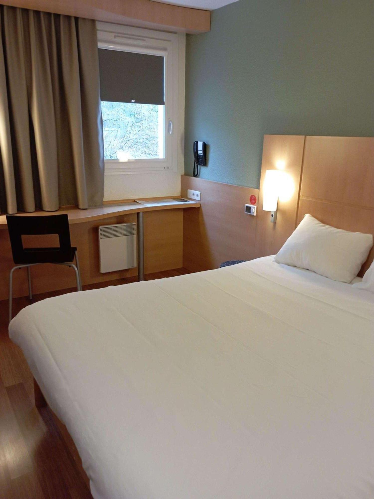 Hotel Ibis Les Etangs Des Moines Fourmies Zewnętrze zdjęcie