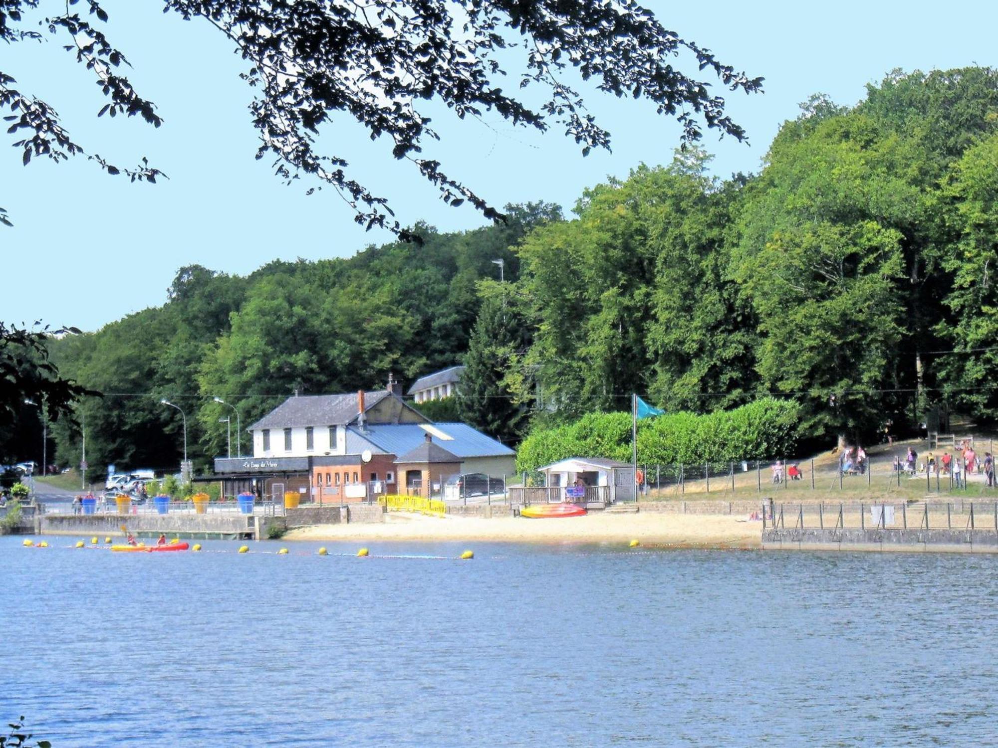 Hotel Ibis Les Etangs Des Moines Fourmies Zewnętrze zdjęcie